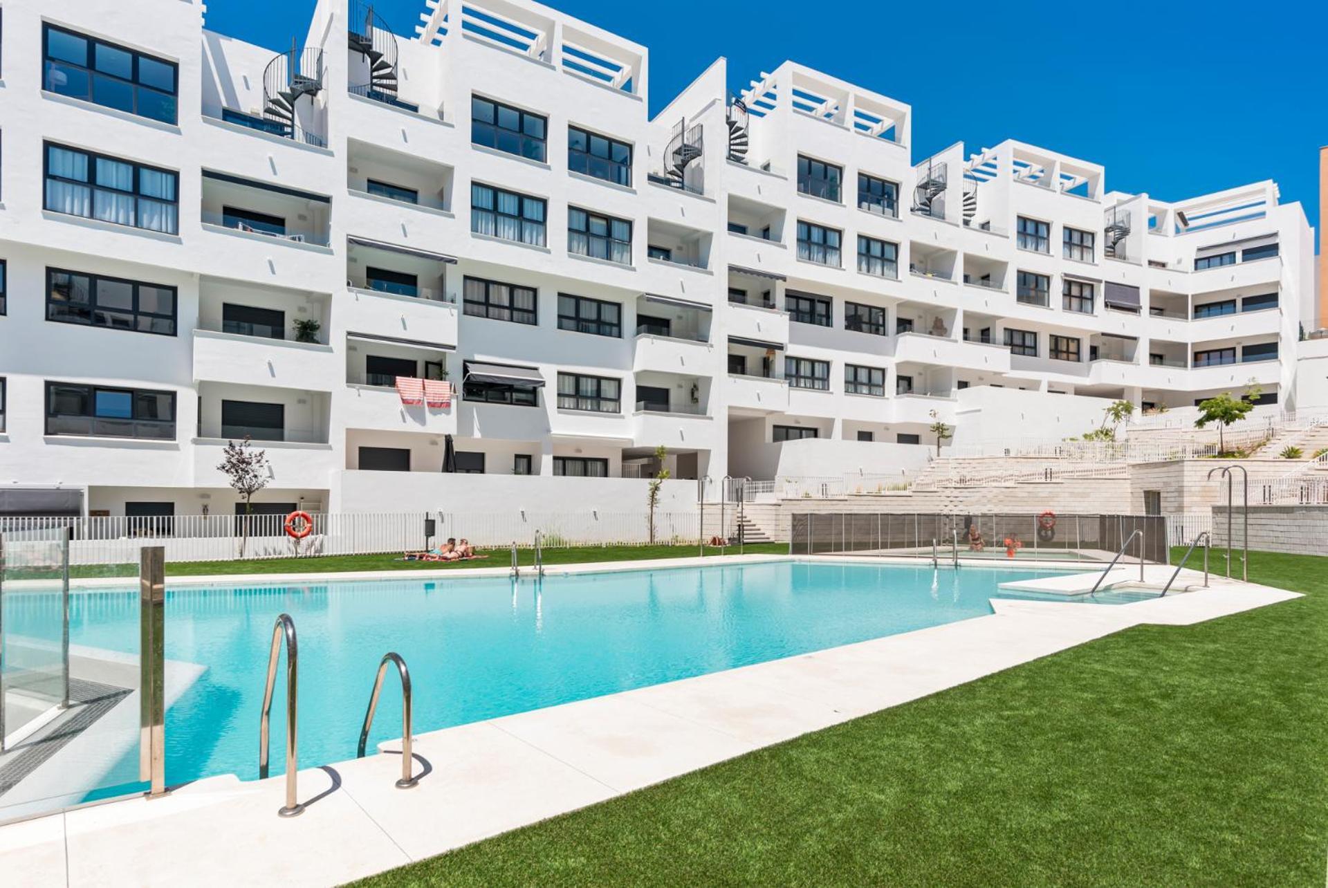 Beautiful 2-Bedroom Apartment Near Center And Beach Estepona Exterior photo